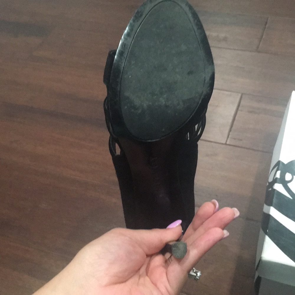 Heels - Picture 3 of 4